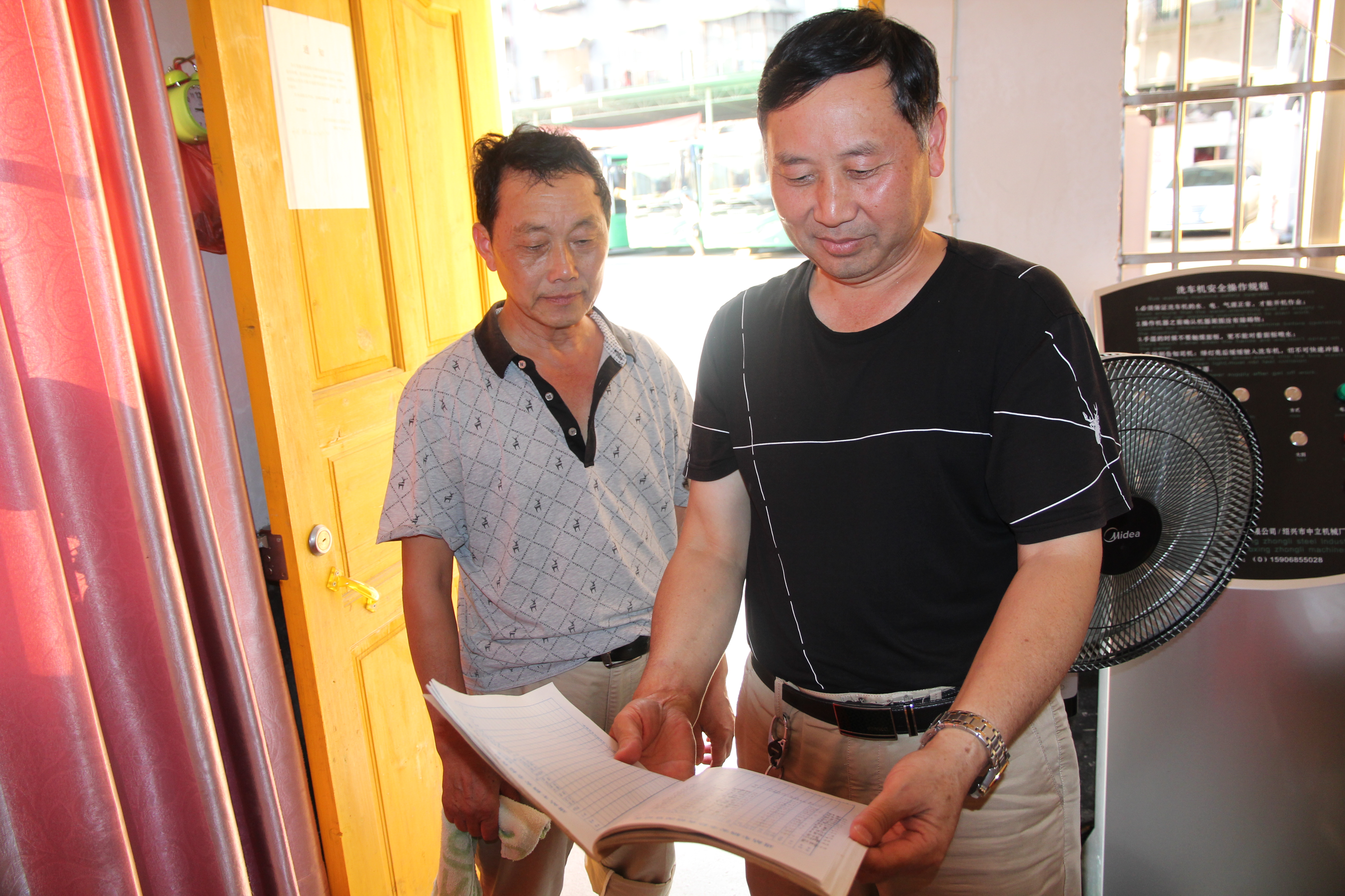 干工作就要盡力干好 ——記集團(tuán)公司優(yōu)秀黨員、綏寧綠洲公汽公司經(jīng)理李茂良 祖   冠