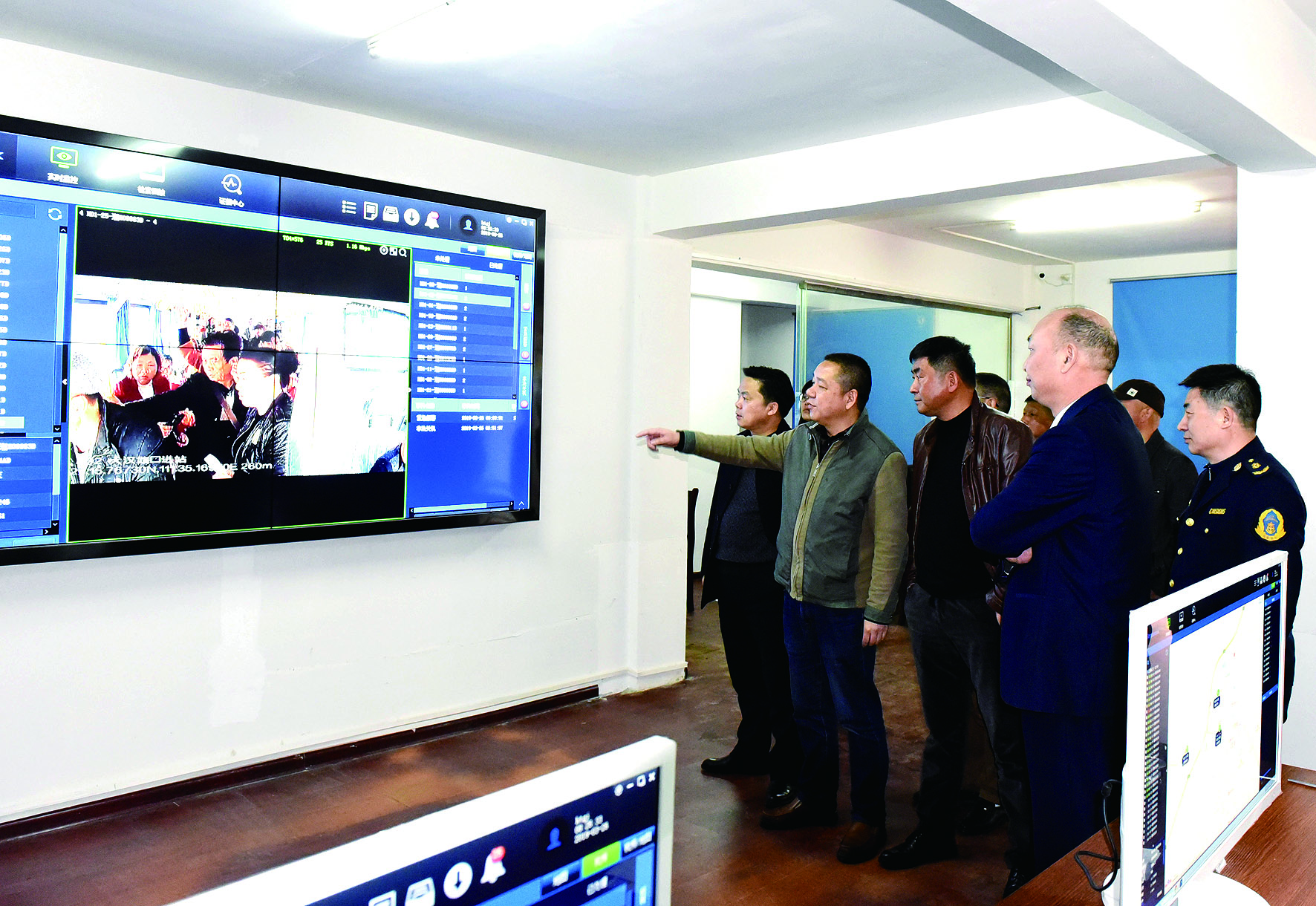 邵州車站至邵東西站城際公交開(kāi)通運(yùn)營(yíng) 蔣勝利莫小平王宏波到現(xiàn)場(chǎng)指導(dǎo) （李高雄 王智春報(bào)道）