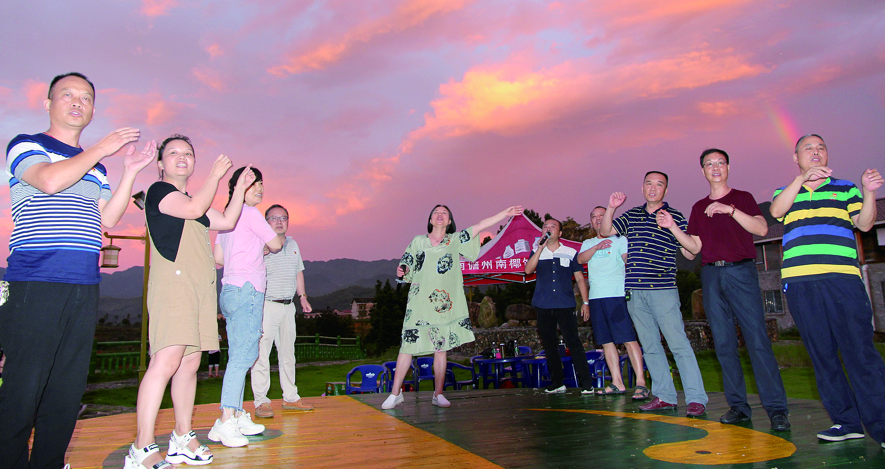 慶祝中國(guó)共產(chǎn)黨成立98周年 邵陽(yáng)汽車(chē)南站舉行系列主題黨日活動(dòng) （李高雄報(bào)道）