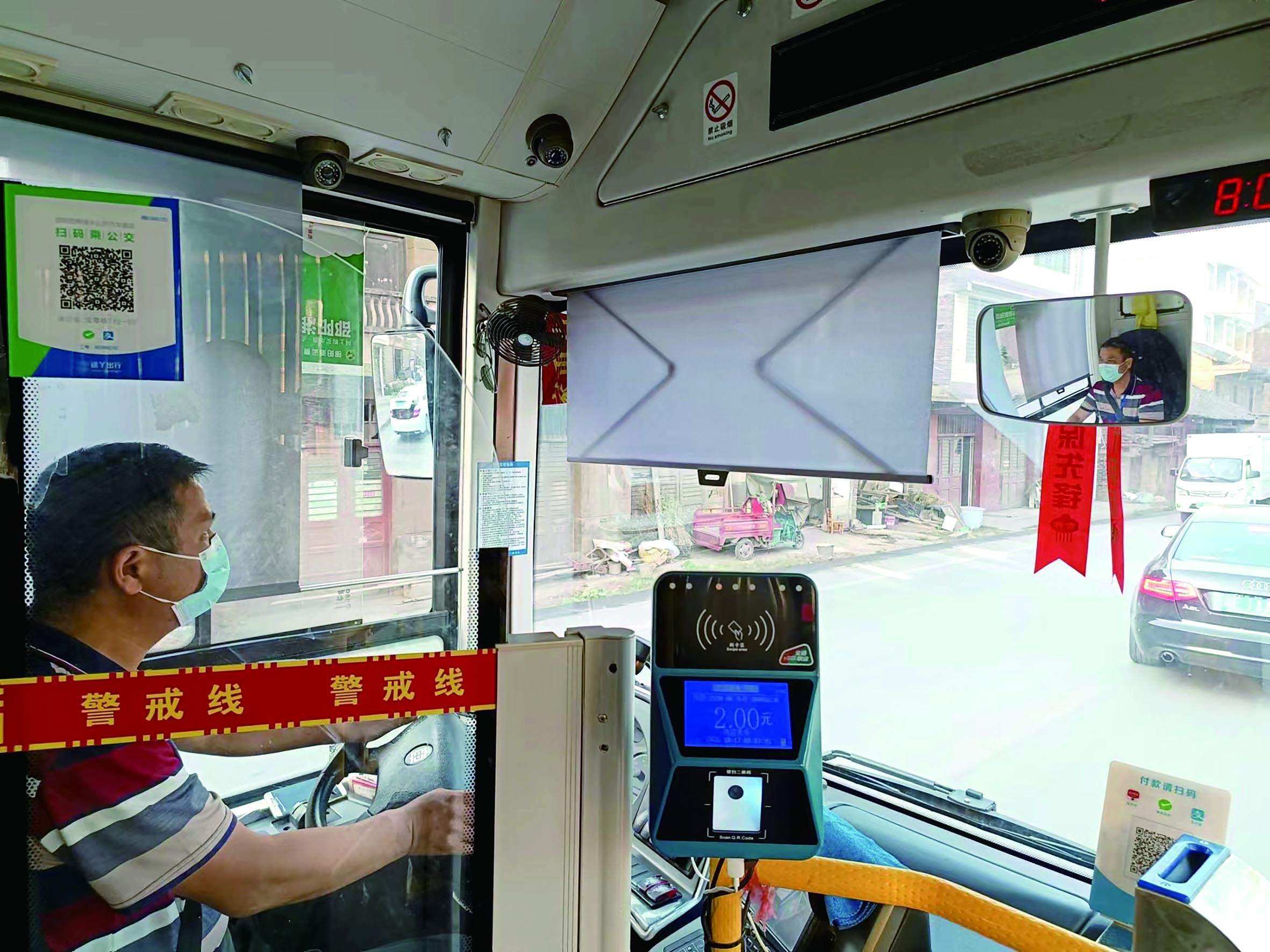 初心不改書寫公交人生 ——記邵陽好司機(jī)、宏騰公汽公司司機(jī)謝文軍 李高雄 王智春